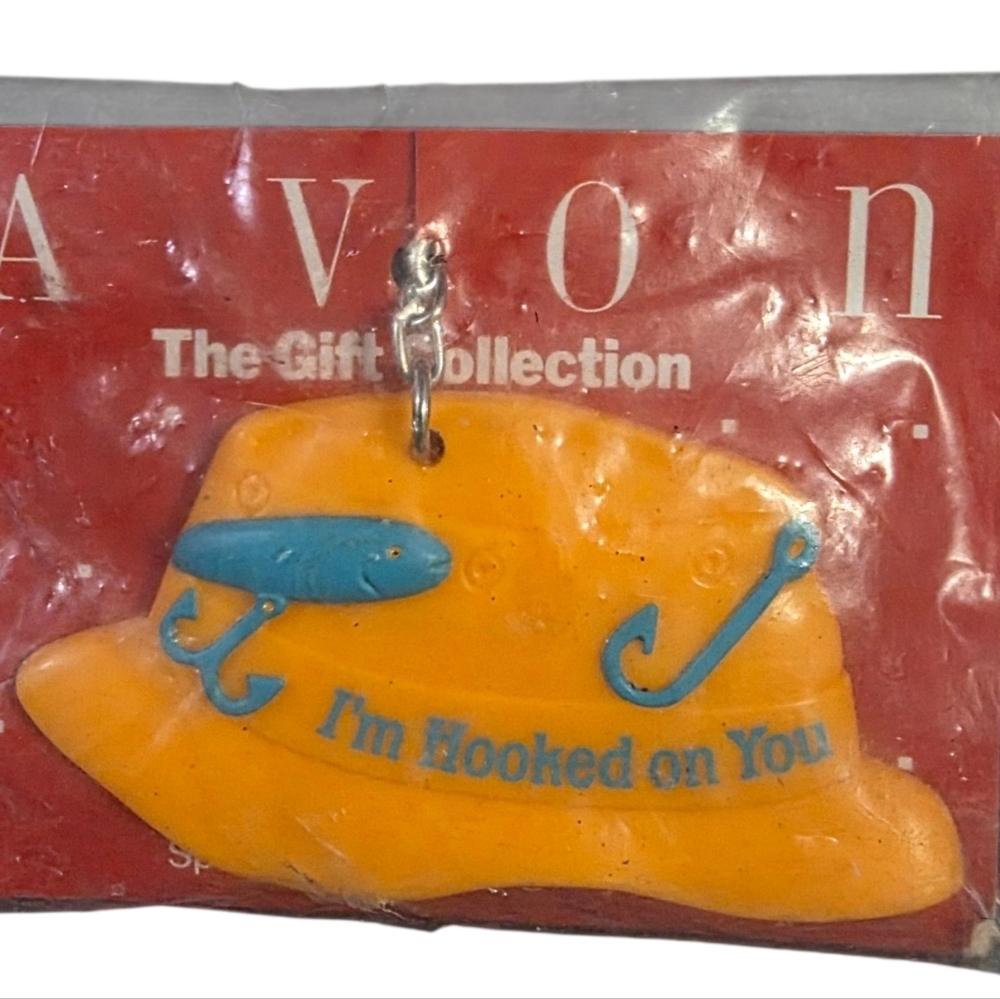Avon RARE VINTAGE AVON "I’m Hooked on You" Key Chain - NEW OLD STOCK (NOS)** 🎣